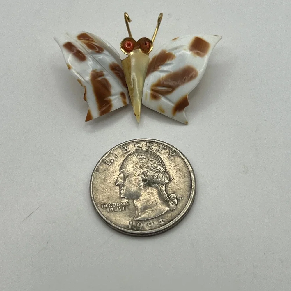 Vintage Shell Butterfly‎ Brooch White Brown Gold Tone Seashell Pin